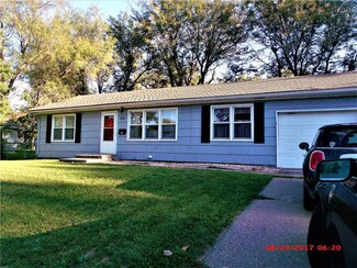 318 E Monroe Ave, Garnett, KS 66032