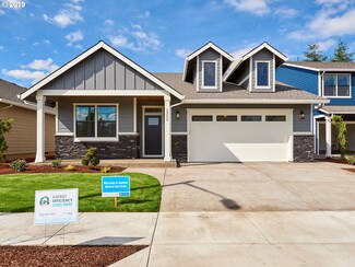 2559 N Lydia Loop, Hubbard, OR 97032