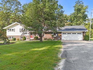 10 Forest Ridge Ln, Troy, MO 63379