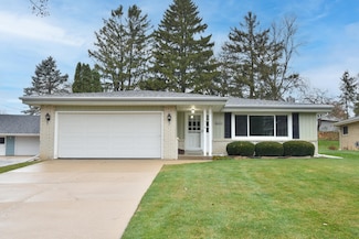 316 Parkway Dr, South Milwaukee, WI 53172