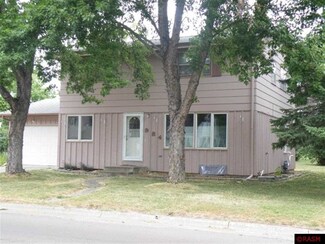 984 River Rd, Windom, MN 56101