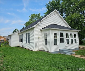 136 N Hamilton St, Hillsboro, IL 62049