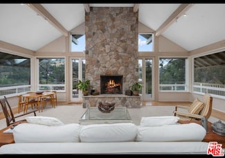 2090 Lakeshore Dr, Agoura Hills, CA 91301