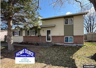 1019 Eastview Dr, Riverton, WY 82501