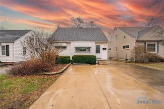 706 N Byrne Rd, Toledo, OH 43607