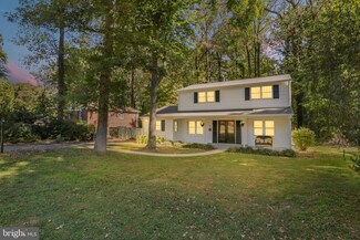 5005 Red Fox Dr, Annandale, VA 22003