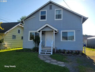 1219 N 3rd Ave, Kelso, WA 98626