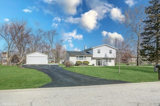 900 W Hillside St, Palatine, IL 60067
