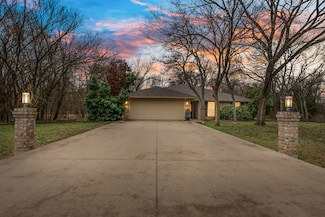 12213 Rolling Oaks Dr, Whitney, TX 76692