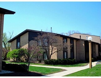 6157 Knoll Way Dr Unit 201, Willowbrook, IL 60527