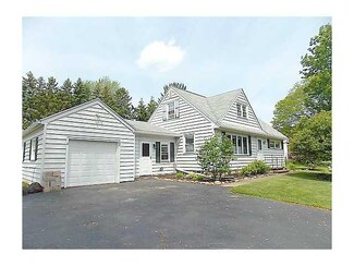 32 Sunnyside Ln, North Chili, NY 14514