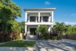 19 Coral Way, Key Largo, FL 33037