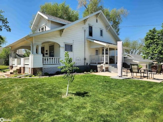 401 E 9th St, Tama, IA 52339