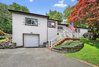 299 Riley Rd, New Windsor, NY 12553