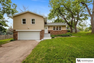 8261 Stephanie Ln, Bellevue, NE 68147