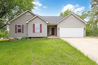 447 Westlake Dr, Saint Clair, MO 63077