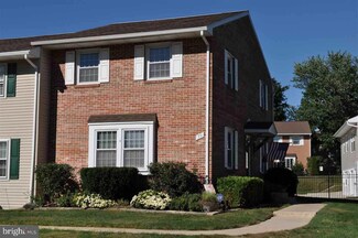 79 Fox Run Dr, York, PA 17403