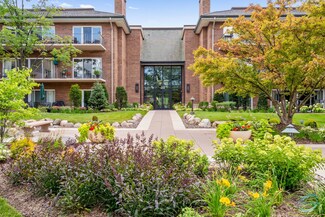6 Oak Brook Club Dr Unit J301, Oak Brook, IL 60523