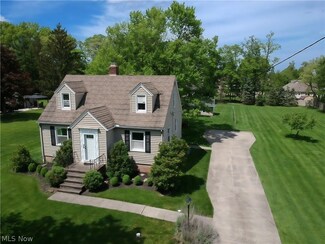 715 Mapleview Dr, Seven Hills, OH 44131