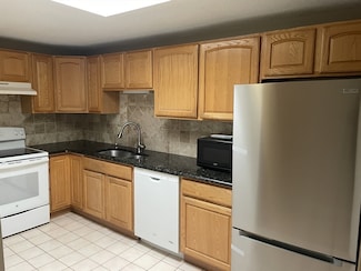 688 Boston Post Rd E Unit 324, Marlborough, MA 01752