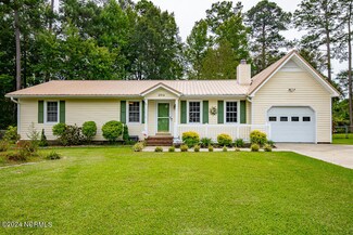 204 Cambridge Ct, Havelock, NC 28532
