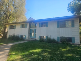 822 Carrier Creek Blvd NE, Grand Rapids, MI 49503