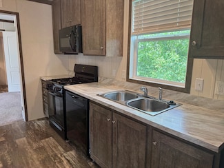 259 Armstrong Ave, Flushing, MI 48433