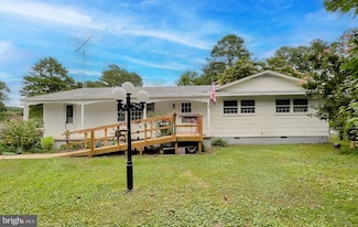 38186 Beach Rd, Coltons Point, MD 20626