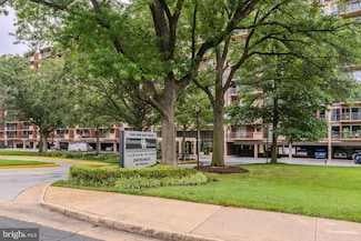 1300 Army Navy Dr Unit 118, Arlington, VA 22202
