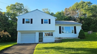 220 Ridgefield Rd, Endicott, NY 13760