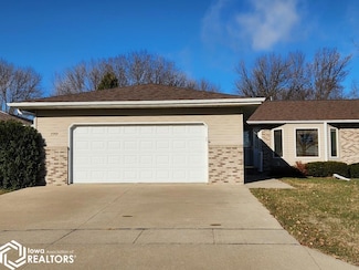 2212 14th Ave N, Clear Lake, IA 50428