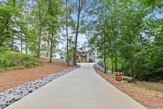 2231 Lookout Mountain Dr, Scottsboro, AL 35769