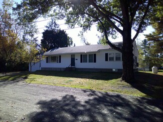 12 Charles St, Orono, ME 04473