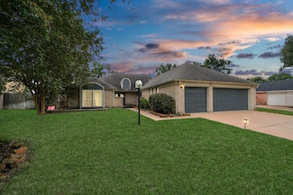 902 Rolling Mill Dr, Sugar Land, TX 77498