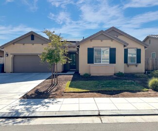1667 Las Rosas Ave, Clovis, CA 93619