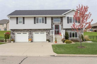 6093 Amber Ridge Dr, Dubuque, IA 52002