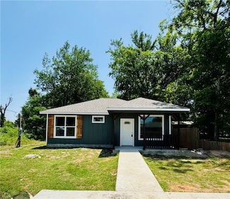 501 W 10th St, Hearne, TX 77859