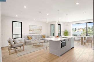58 Vernon St Unit 202, Oakland, CA 94610