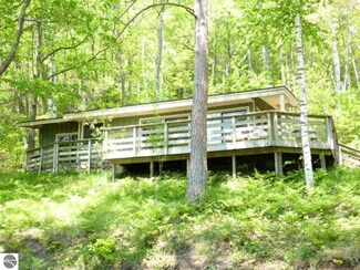 1670 Chimney Corners Way, Frankfort, MI 49635