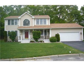 51 Gilcrest Dr, West Warwick, RI 02893