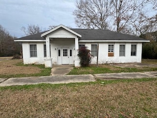 217 E Howard St, Centreville, MS 39631