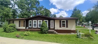 215 Hickory Cir, Elyria, OH 44035