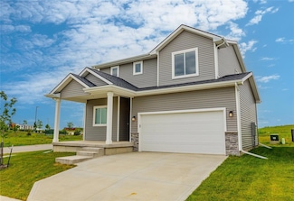 1703 Gordon Ct, Norwalk, IA 50211