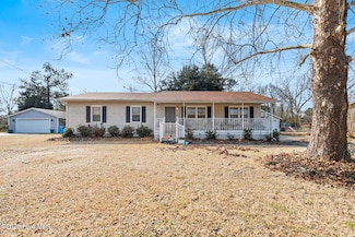 104 Maiden Ln, Jacksonville, NC 28546