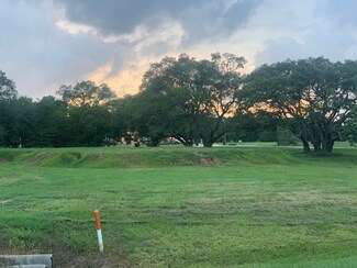 101 Emory Oaks Ct, Angleton, TX 77515