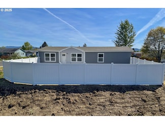 123 S Park Ct, Roseburg, OR 97471