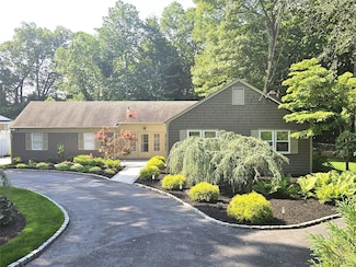 45 Woodchuck Hollow Ln, Wading River, NY 11792