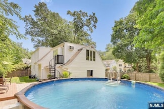 19 Ryerson Place, Closter, NJ 07624