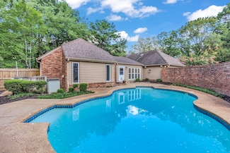 2431 Yester Oaks Dr, Germantown, TN 38139