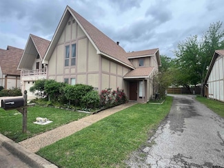 1009 Towne Lake Dr, Longview, TX 75601